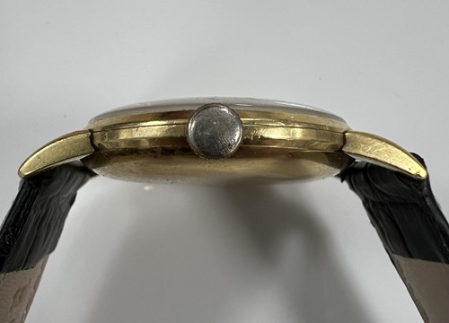 Lot 204 - Cyma - A Swiss 18ct gold wristwatch