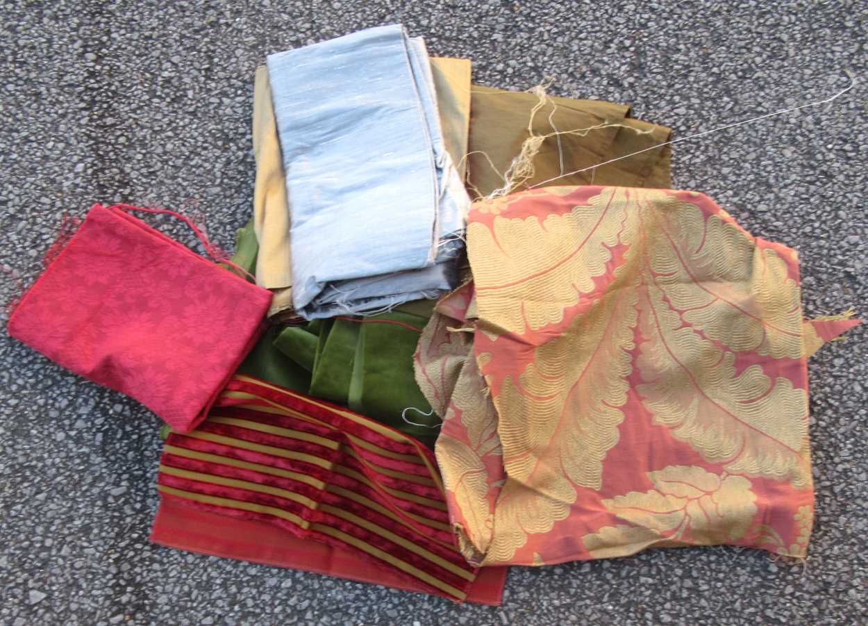 Lot 265 - Quantity of good quality fabric remnants to...
