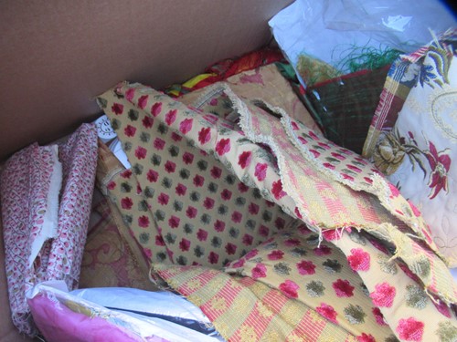 Lot 265 - Quantity of good quality fabric remnants to...