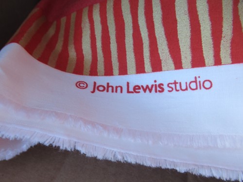 Lot 265 - Quantity of good quality fabric remnants to...