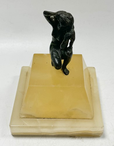 Lot 322 - A Roman bronze statue of a woman