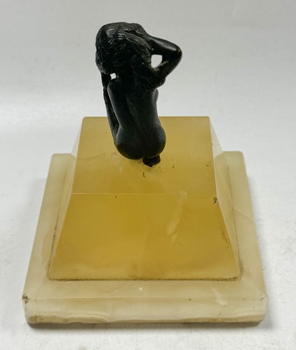 Lot 322 - A Roman bronze statue of a woman
