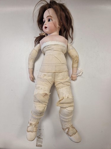 Lot 94 - A Bru Teteur, or Nursing Bru, bisque shoulder head doll, late 19th century