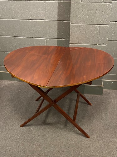 Lot 608 - An early 20th century coaching table with...