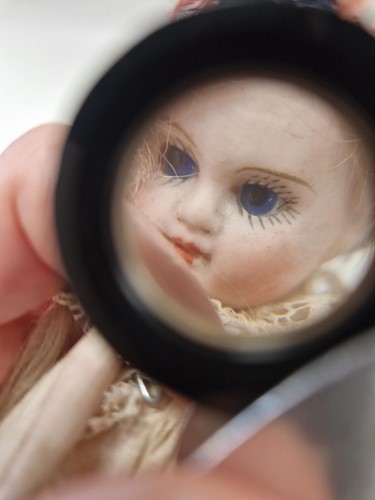Lot 40 - Two all bisque mignonette dolls, French, early 20th century