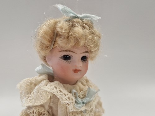 Lot 40 - Two all bisque mignonette dolls, French, early 20th century