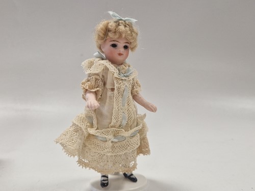 Lot 40 - Two all bisque mignonette dolls, French, early 20th century