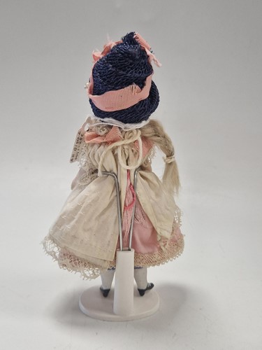 Lot 40 - Two all bisque mignonette dolls, French, early 20th century