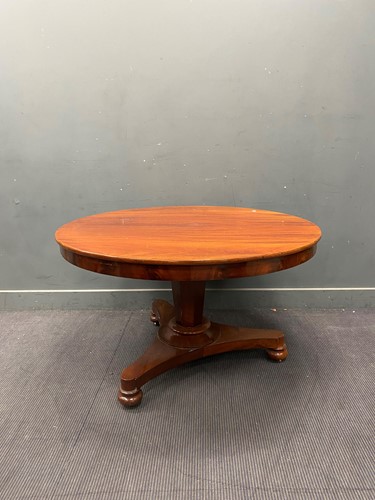 Lot 697 - A Victorian mahogany circular breakfast table....