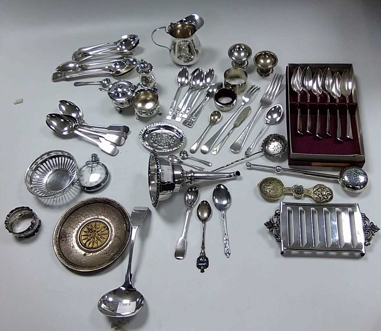 Lot 202 - A small collection of silver items including