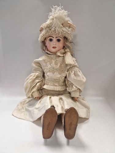 Lot 92 - A Tete Jumeau bisque head doll, size 12