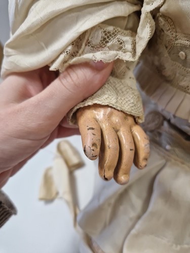 Lot 92 - A Tete Jumeau bisque head doll, size 12