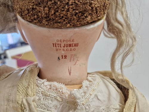Lot 92 - A Tete Jumeau bisque head doll, size 12