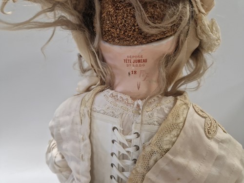 Lot 92 - A Tete Jumeau bisque head doll, size 12
