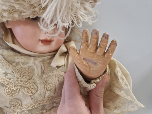 Lot 92 - A Tete Jumeau bisque head doll, size 12