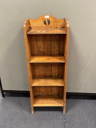 Lot 487 - An Arts & Crafts oak open bookcase 107 x 38 x...
