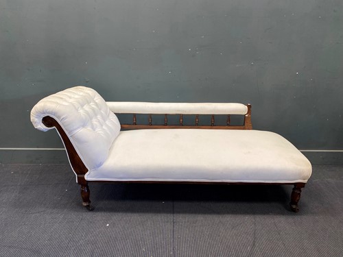 Lot 385 - An Edwardian chaise longue, with single scroll...