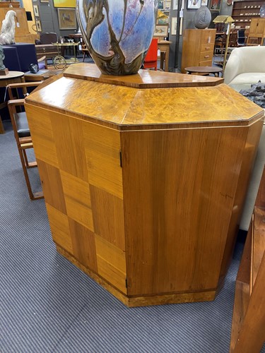 Lot 651 - An Art Deco walnut and burr walnut side cabinet