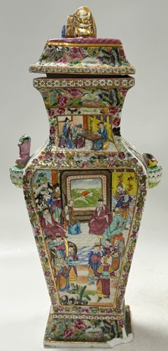 Lot 9 - A pair of Chinese Canton vases and covers, Qing Dynasty, mid-19th century