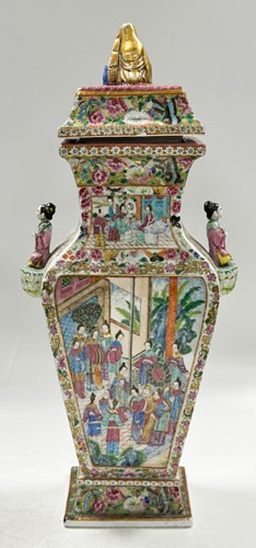 Lot 9 - A pair of Chinese Canton vases and covers, Qing Dynasty, mid-19th century
