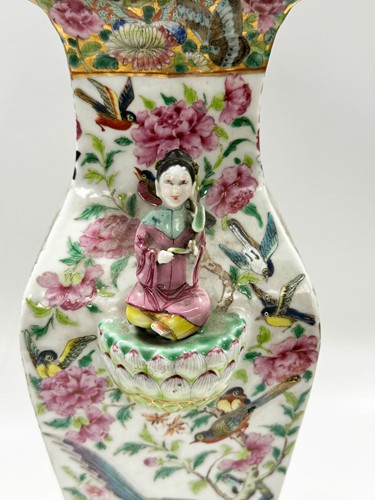 Lot 9 - A pair of Chinese Canton vases and covers, Qing Dynasty, mid-19th century
