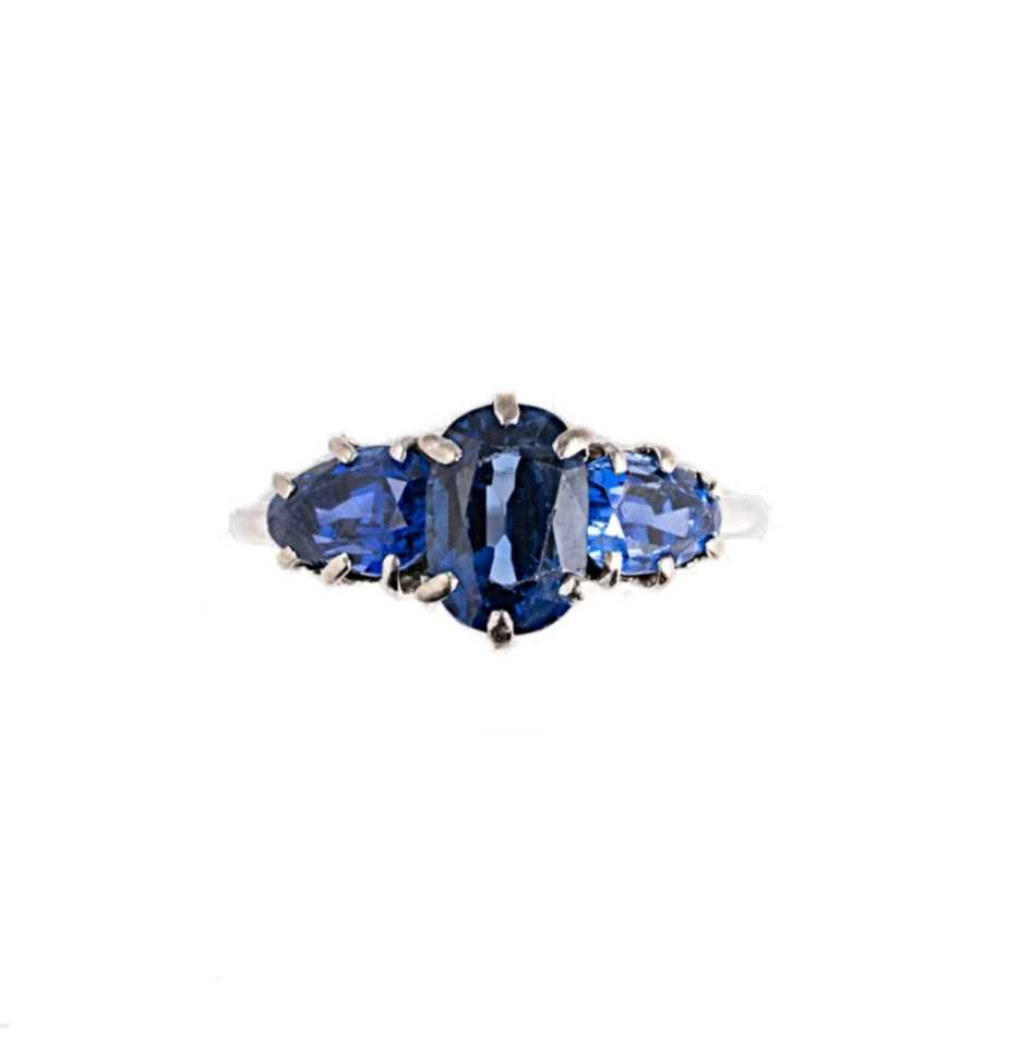 Lot 153 - A three stone Burmese sapphire ring