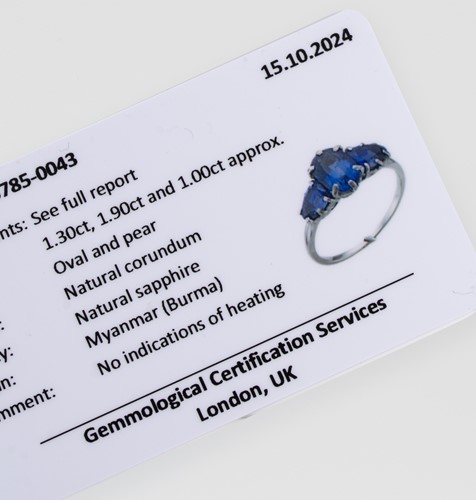 Lot 153 - A three stone Burmese sapphire ring