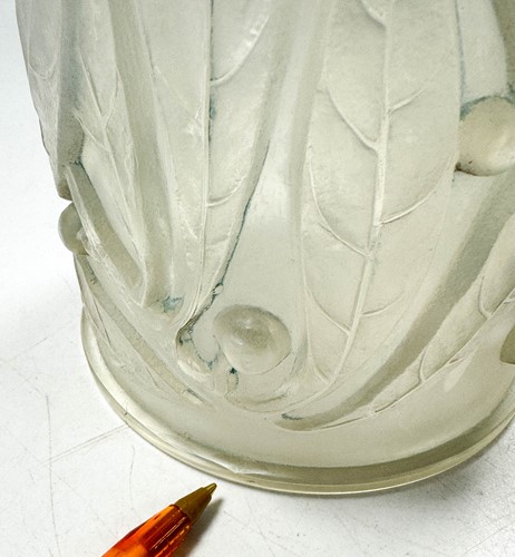 Lot 4 - Laurier, an R. Lalique opalescent glass vase, pattern no.947