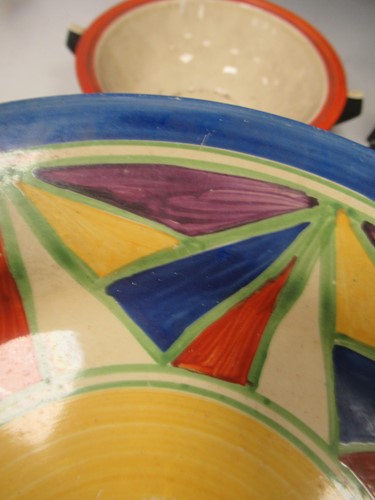 Lot 7 - A small collection of Clarice Cliff and other...