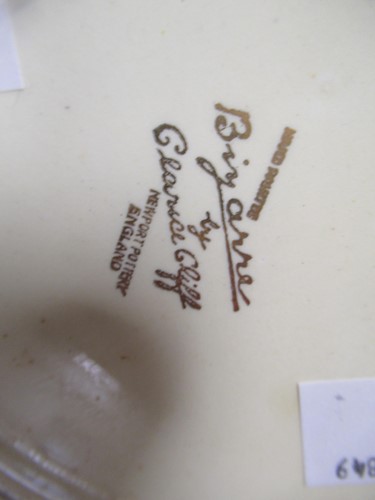 Lot 7 - A small collection of Clarice Cliff and other...