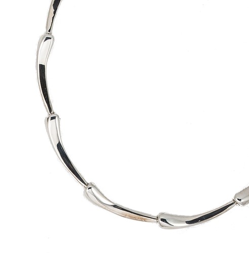 Lot 3 - A modern silver collarette style necklace