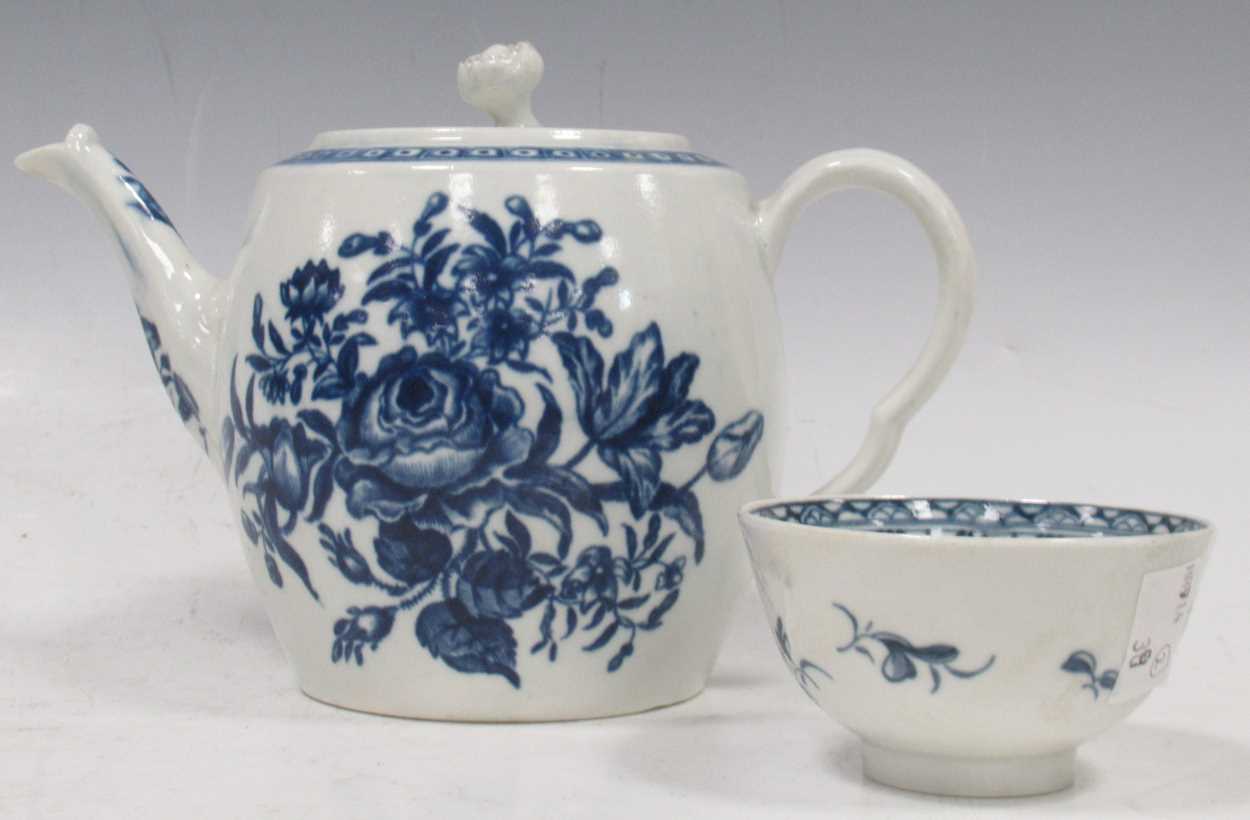 Lot 35 - 18th century Worcester teabowl with rose