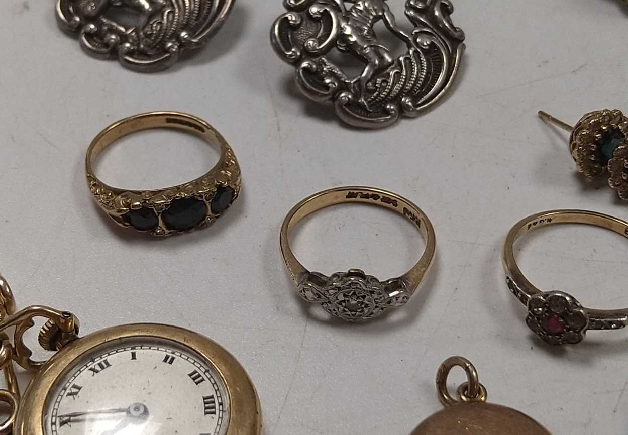 Lot 199 Two hallmarked 9ct gold rings, one ring