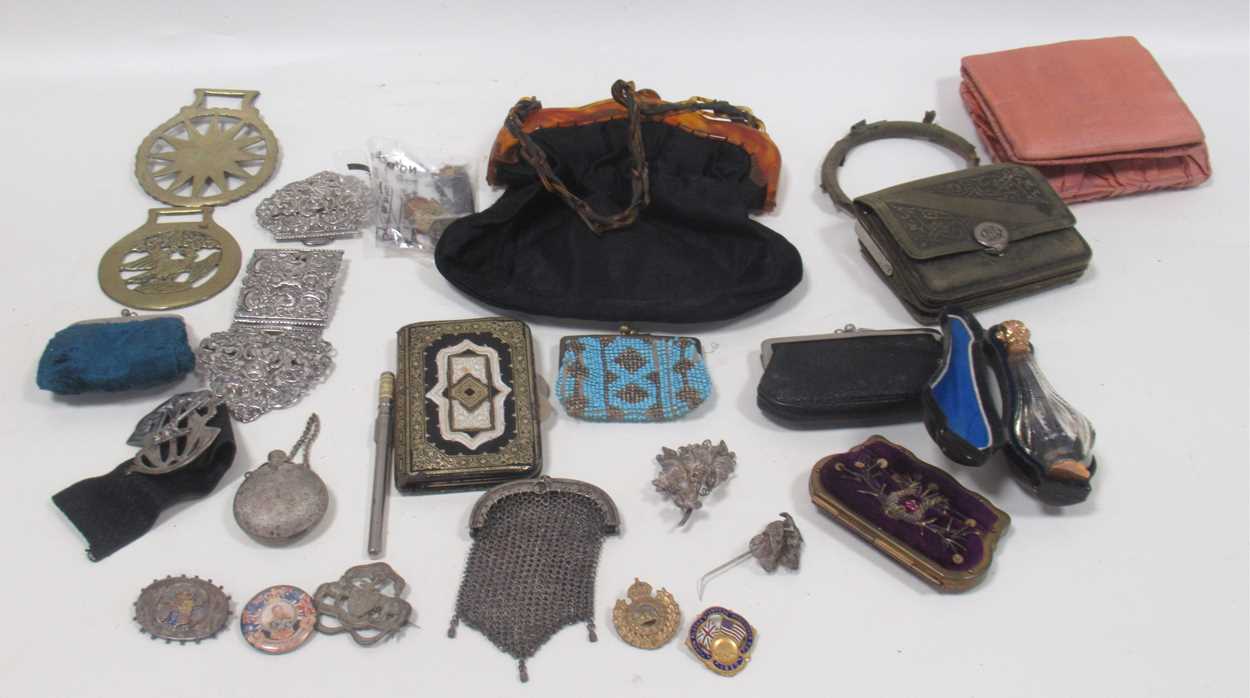 Lot 150 - Nurses belt buckle, small purses, cased scent...