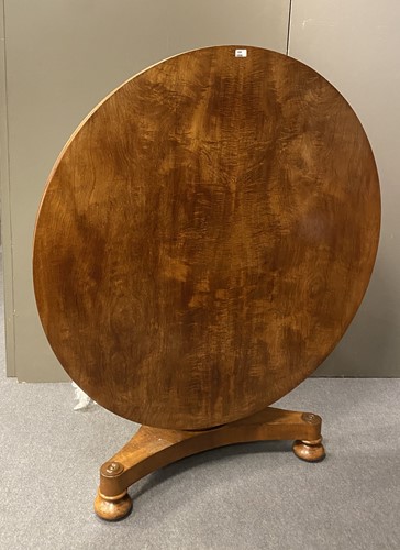Lot 460 - A mahogany Regency style circular breakfast...