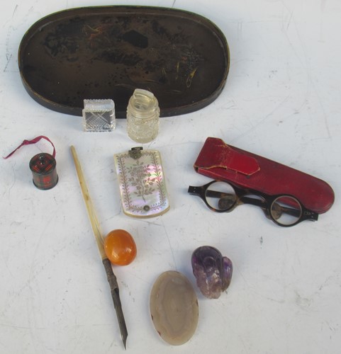 Lot 109 - A small Japanese tray, a tartanware tape...
