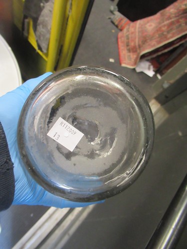 Lot 19 - A 19th century glass vase engraved with a bird,...