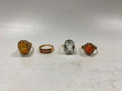 Lot 195 - Two hallmarked 9ct gold rings gross weight...