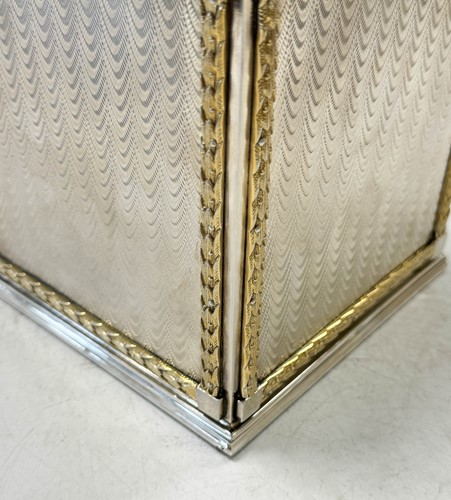 Lot 346 - An Elizabeth II silver tissue box cover