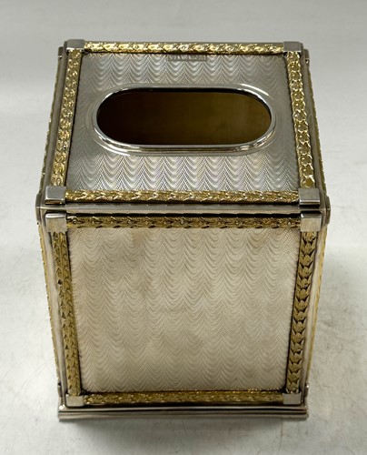 Lot 346 - An Elizabeth II silver tissue box cover