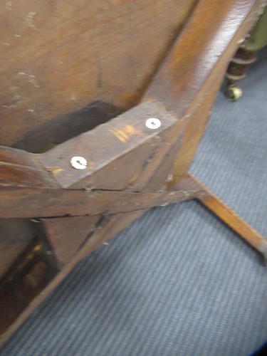 Lot 621 - A revolving oak book stand, early 20th century