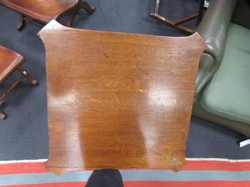 Lot 621 - A revolving oak book stand, early 20th century