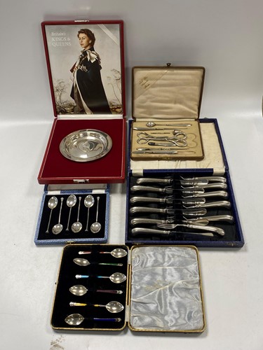 Lot 206 - A collection of cased silverware, mainly...