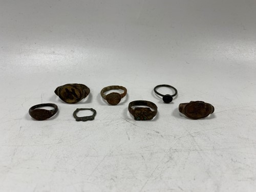 Lot 190 - A collection of seven Roman rings