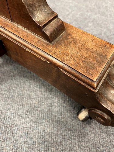 Lot 613 - A William IV walnut adjustable artist's easel