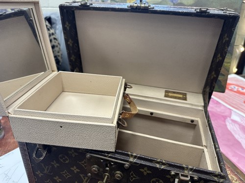 Lot 149 - Louis Vuitton, a Boite Flacons vanity case