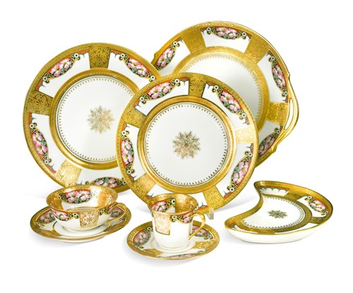 Lot 317 - An extensive Limoges dinner service