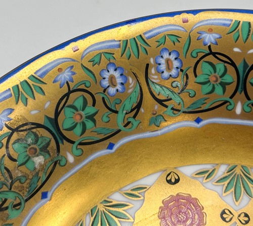 Lot 570 - A pair of Russian Imperial Porcelain factory tazzas from the Kremlin service