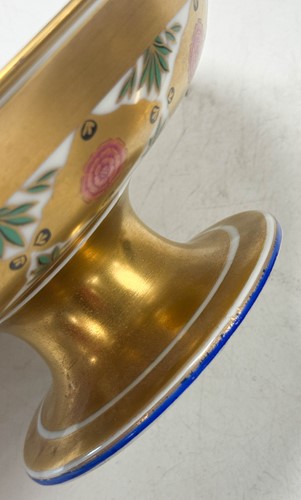Lot 570 - A pair of Russian Imperial Porcelain factory tazzas from the Kremlin service