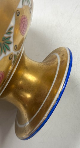 Lot 570 - A pair of Russian Imperial Porcelain factory tazzas from the Kremlin service
